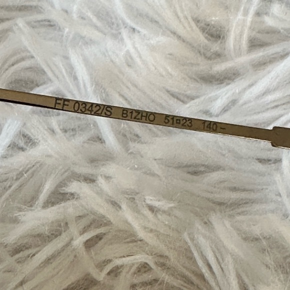 NEW! FENDI CAT EYE SUNGLASSES - Picture 4 of 5